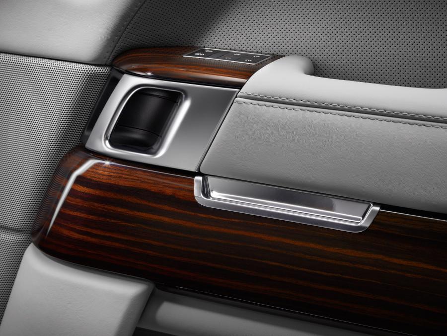  Land Rover Range Rover SVAutobiography 2015 года  (фото 16 из 21)